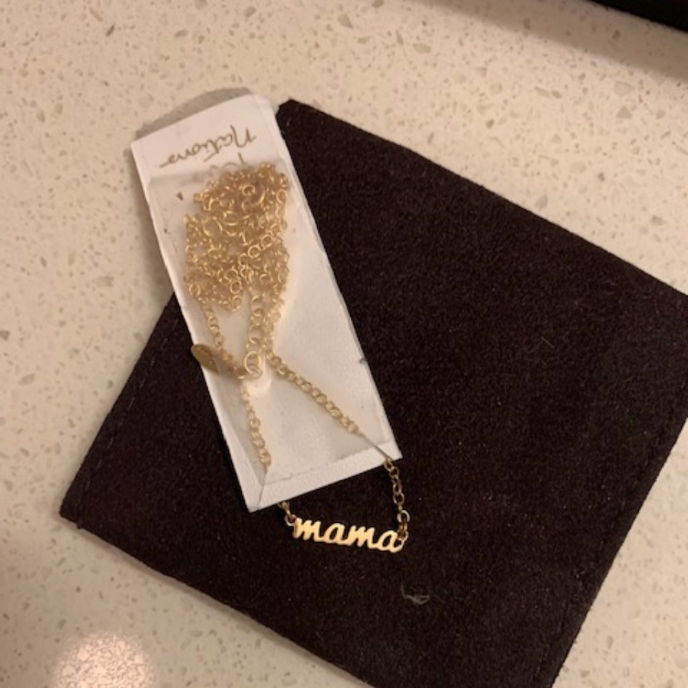 Dainty Gold "mama" necklace